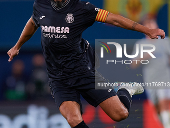 Raul Albiol of Villarreal CF is in action during the LaLiga EA Sports match between Villarreal CF and Deportivo Alaves at Estadio de la Cera...