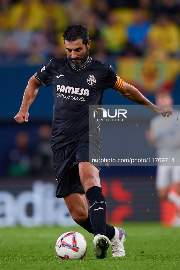 Raul Albiol of Villarreal CF is in action during the LaLiga EA Sports match between Villarreal CF and Deportivo Alaves at Estadio de la Cera...