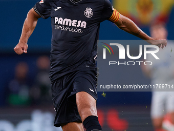 Raul Albiol of Villarreal CF is in action during the LaLiga EA Sports match between Villarreal CF and Deportivo Alaves at Estadio de la Cera...