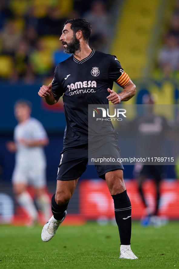 Raul Albiol of Villarreal CF is in action during the LaLiga EA Sports match between Villarreal CF and Deportivo Alaves at Estadio de la Cera...