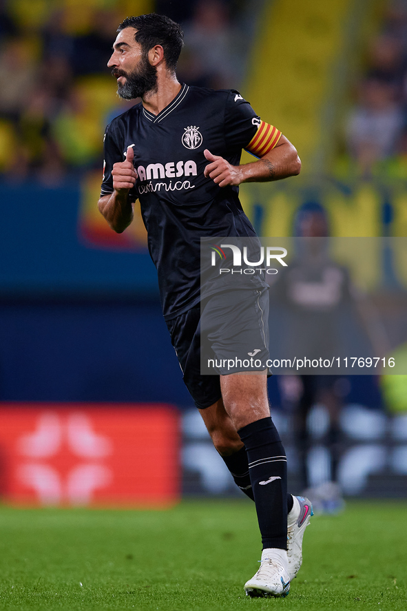 Raul Albiol of Villarreal CF is in action during the LaLiga EA Sports match between Villarreal CF and Deportivo Alaves at Estadio de la Cera...