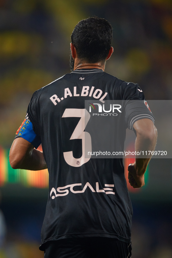 Raul Albiol of Villarreal CF is in action during the LaLiga EA Sports match between Villarreal CF and Deportivo Alaves at Estadio de la Cera...