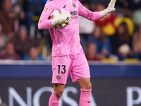 Diego Conde of Villarreal CF holds the ball during the LaLiga EA Sports match between Villarreal CF and Deportivo Alaves at Estadio de la Ce...