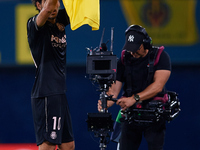 Dani Parejo of Villarreal CF shows a t-shirt supporting the victims of Valencia floodings after scoring the team's second goal during the La...