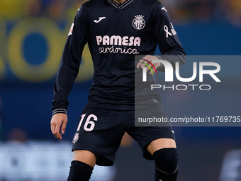 Alex Baena of Villarreal CF looks on during the LaLiga EA Sports match between Villarreal CF and Deportivo Alaves at Estadio de la Ceramica...