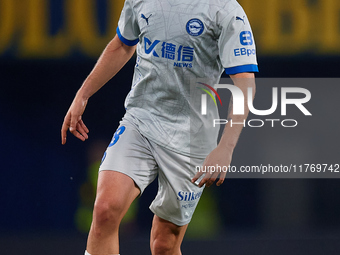 Antonio Blanco of Deportivo Alaves is in action during the LaLiga EA Sports match between Villarreal CF and Deportivo Alaves at Estadio de l...