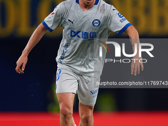 Antonio Blanco of Deportivo Alaves is in action during the LaLiga EA Sports match between Villarreal CF and Deportivo Alaves at Estadio de l...