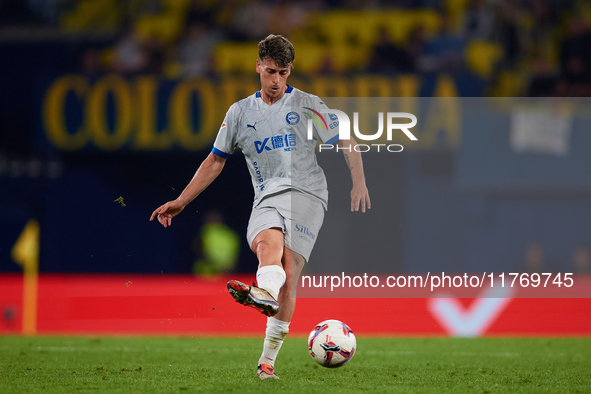 Antonio Blanco of Deportivo Alaves is in action during the LaLiga EA Sports match between Villarreal CF and Deportivo Alaves at Estadio de l...