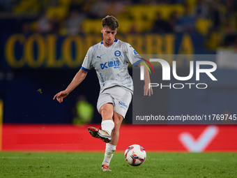 Antonio Blanco of Deportivo Alaves is in action during the LaLiga EA Sports match between Villarreal CF and Deportivo Alaves at Estadio de l...