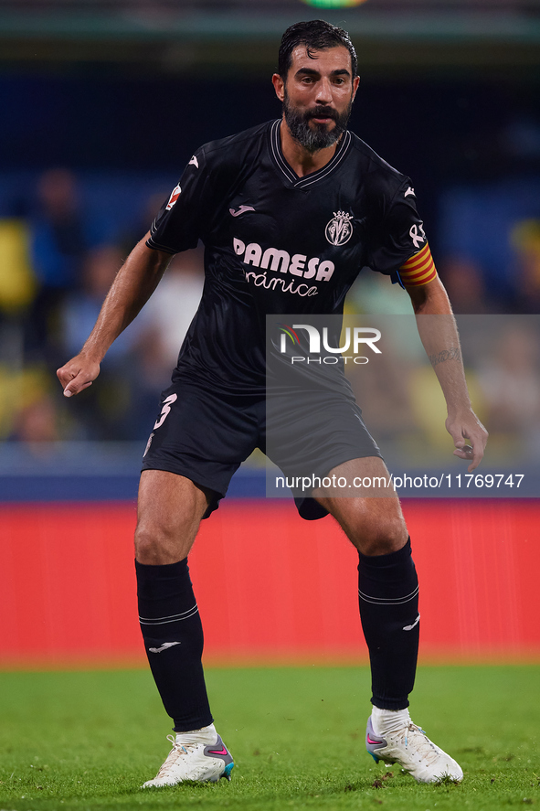 Raul Albiol of Villarreal CF is in action during the LaLiga EA Sports match between Villarreal CF and Deportivo Alaves at Estadio de la Cera...