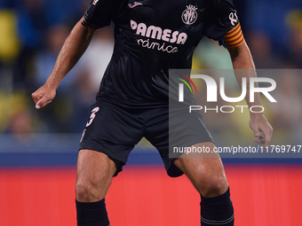 Raul Albiol of Villarreal CF is in action during the LaLiga EA Sports match between Villarreal CF and Deportivo Alaves at Estadio de la Cera...