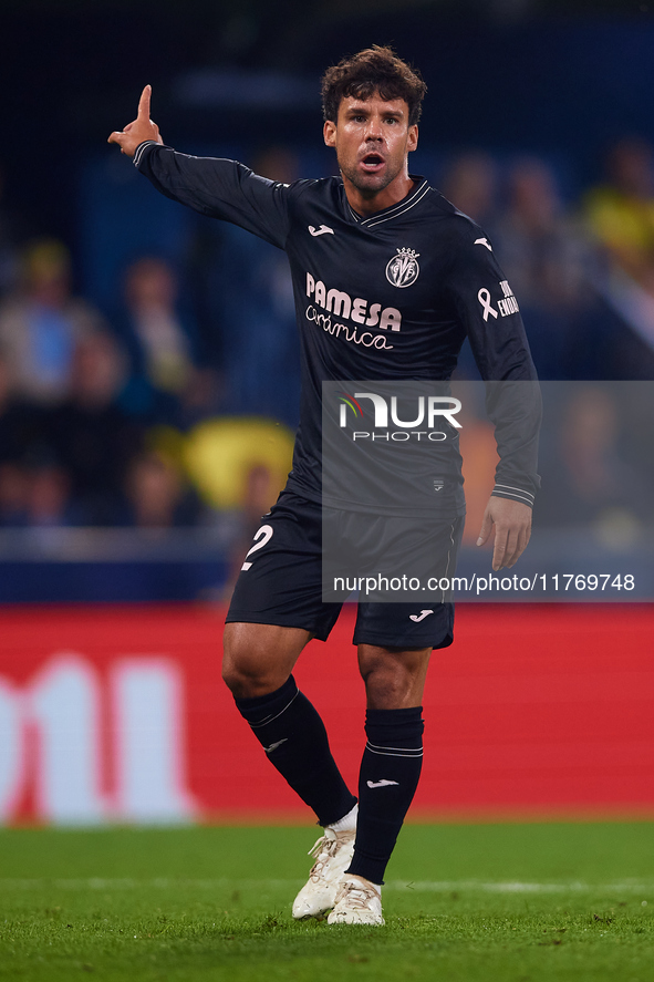 Juan Bernat of Villarreal CF reacts during the LaLiga EA Sports match between Villarreal CF and Deportivo Alaves at Estadio de la Ceramica i...