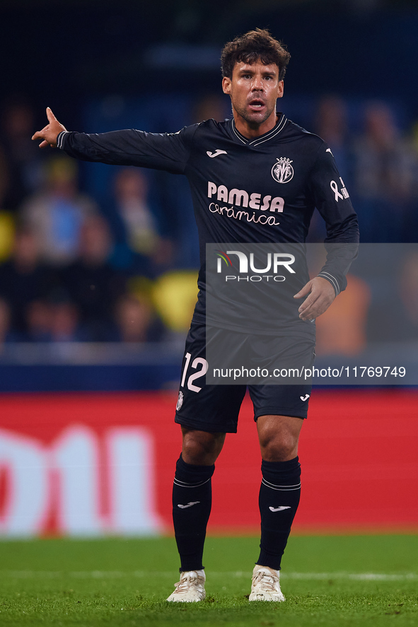 Juan Bernat of Villarreal CF reacts during the LaLiga EA Sports match between Villarreal CF and Deportivo Alaves at Estadio de la Ceramica i...