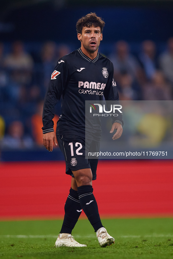 Juan Bernat of Villarreal CF reacts during the LaLiga EA Sports match between Villarreal CF and Deportivo Alaves at Estadio de la Ceramica i...