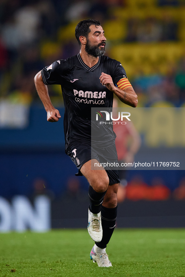 Raul Albiol of Villarreal CF is in action during the LaLiga EA Sports match between Villarreal CF and Deportivo Alaves at Estadio de la Cera...