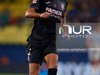 Raul Albiol of Villarreal CF is in action during the LaLiga EA Sports match between Villarreal CF and Deportivo Alaves at Estadio de la Cera...