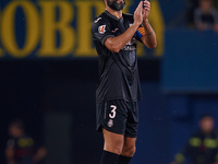 Raul Albiol of Villarreal CF applauds the crowd following the LaLiga EA Sports match between Villarreal CF and Deportivo Alaves at Estadio d...