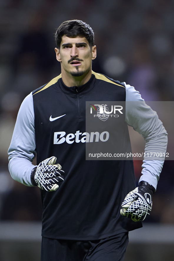 Vladan Kovacevic of Sporting CP warms up before the Liga Portugal Betclic match between SC Braga and Sporting CP at Estadio Municipal de Bra...