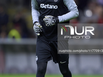 Vladan Kovacevic of Sporting CP warms up before the Liga Portugal Betclic match between SC Braga and Sporting CP at Estadio Municipal de Bra...