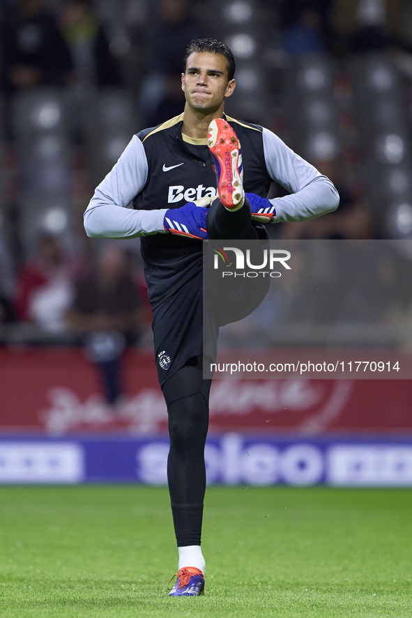 Diego Callai of Sporting CP warms up before the Liga Portugal Betclic match between SC Braga and Sporting CP at Estadio Municipal de Braga i...