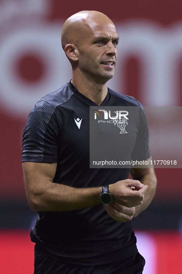 Referee Luis Godinho warms up before the Liga Portugal Betclic match between SC Braga and Sporting CP at Estadio Municipal de Braga in Braga...