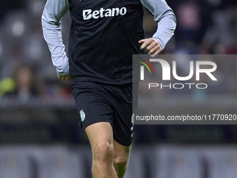 Viktor Gyokeres of Sporting CP warms up before the Liga Portugal Betclic match between SC Braga and Sporting CP at Estadio Municipal de Brag...