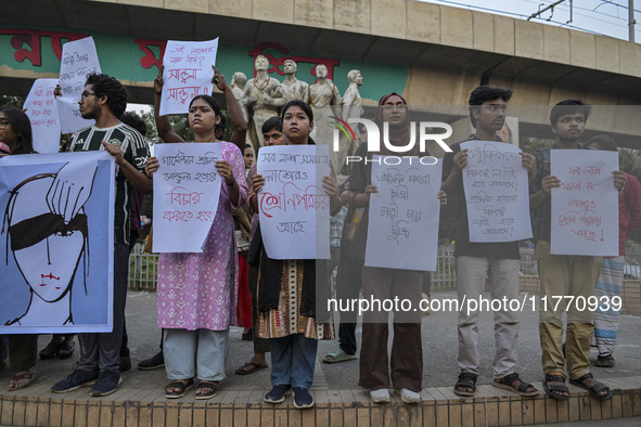 Dhaka University students protest the brutal murder of a female ready-made garment worker and demand justice at the Raju Memorial Sculpture...