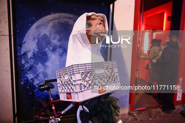 E.T.  figure in front of Madame Tussauds museum in Berlin, Germany on November 9th, 2024. 