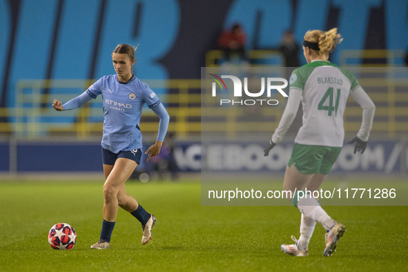 Kerstin Casparij #18 of Manchester City W.F.C. is in possession of the ball during the UEFA Champions League Group D match between Mancheste...