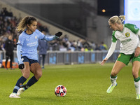 Mary Fowler #8 of Manchester City W.F.C. possesses the ball during the UEFA Champions League Group D match between Manchester City and Hamma...