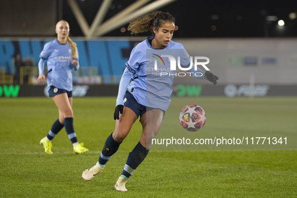 Mary Fowler #8 of Manchester City W.F.C. possesses the ball during the UEFA Champions League Group D match between Manchester City and Hamma...