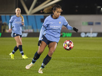 Mary Fowler #8 of Manchester City W.F.C. possesses the ball during the UEFA Champions League Group D match between Manchester City and Hamma...