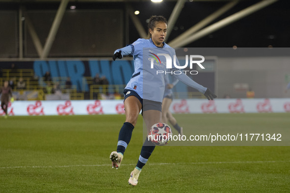 Mary Fowler #8 of Manchester City W.F.C. possesses the ball during the UEFA Champions League Group D match between Manchester City and Hamma...