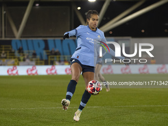 Mary Fowler #8 of Manchester City W.F.C. possesses the ball during the UEFA Champions League Group D match between Manchester City and Hamma...