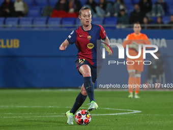 Keira Walsh plays during the match between FC Barcelona Women and SKN St. Poelten Women, corresponding to week 3 of Group D of the Women's U...