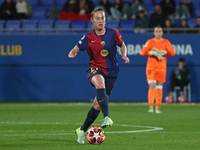 Keira Walsh plays during the match between FC Barcelona Women and SKN St. Poelten Women, corresponding to week 3 of Group D of the Women's U...