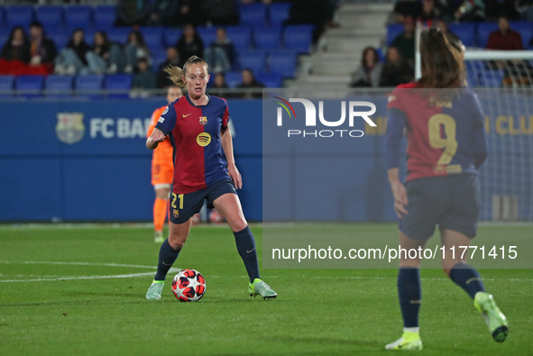 Keira Walsh plays during the match between FC Barcelona Women and SKN St. Poelten Women, corresponding to week 3 of Group D of the Women's U...