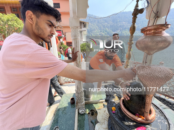 Hindu devotees offer prayers to Lord Shiva at the Maa Naina Devi Temple in Nainital, Uttarakhand, India, on April 21, 2024. Naina Devi Templ...