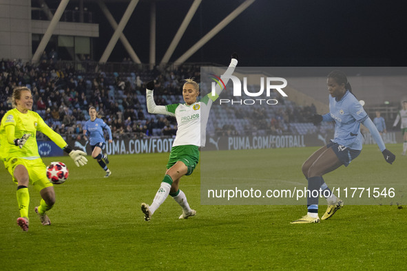 Khadija Shaw #21 of Manchester City W.F.C. takes a shot at goal during the UEFA Champions League Group D match between Manchester City and H...