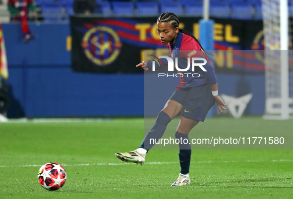 Vicky Lopez plays during the match between FC Barcelona Women and SKN St. Poelten Women, corresponding to week 3 of Group D of the Women's U...