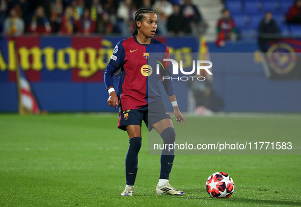 Vicky Lopez plays during the match between FC Barcelona Women and SKN St. Poelten Women, corresponding to week 3 of Group D of the Women's U...