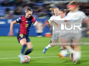 Caroline Graham Hansen plays during the match between FC Barcelona Women and SKN St. Poelten Women, corresponding to week 3 of Group D of th...