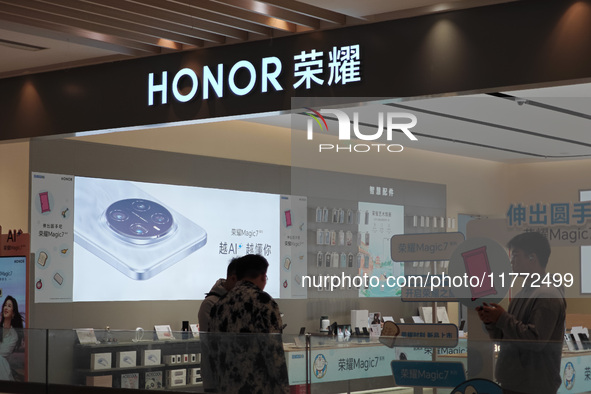 A user experiences Honor's newly released Maigic7 mobile phone at the Honor Mobile store in Shanghai, China, on November 13, 2024. 