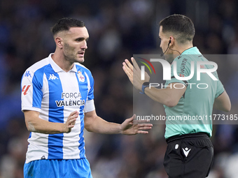 Referee Jose Antonio Sanchez Villalobos and Lucas Perez of RC Deportivo de La Coruna discuss during the LaLiga Hypermotion match between RC...