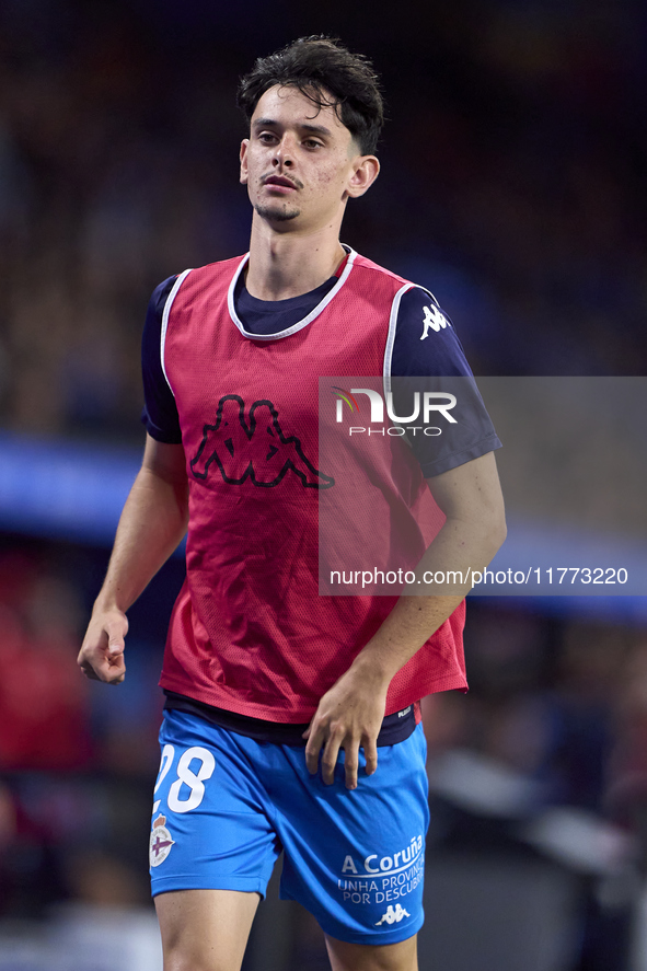 Charlie Patino of RC Deportivo de La Coruna warms up during the LaLiga Hypermotion match between RC Deportivo de La Coruna and SD Eibar at A...