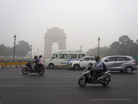 Traffic passes by India Gate, which is covered in a thick layer of smog, in New Delhi, India, on November 13, 2024 (