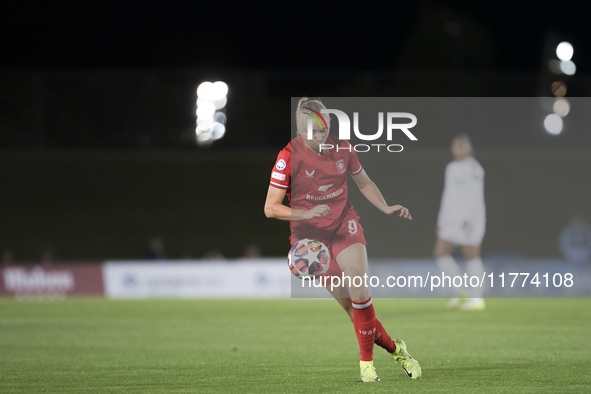 Ella Peddemors of FC Twente is in action during the UEFA Women's Champions League match between Real Madrid and FC Twente at Alfredo Di Stef...