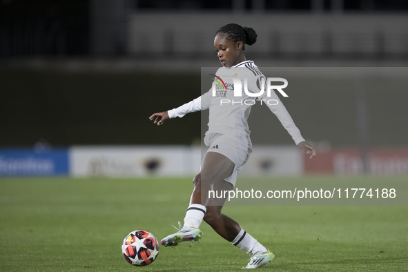 Linda Caicedo of Real Madrid women controls the ball during the UEFA Women's Champions League match between Real Madrid and FC Twente at Alf...