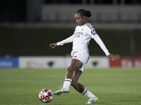 Linda Caicedo of Real Madrid women controls the ball during the UEFA Women's Champions League match between Real Madrid and FC Twente at Alf...