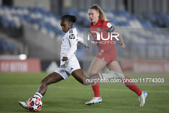 Linda Caicedo of Real Madrid women attempts a shot during the UEFA Women's Champions League match between Real Madrid and FC Twente at Alfre...